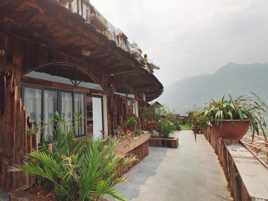 COMBO VÉ XE VÀ PHÒNG MƯỜNG HOA RIVERSIDE HOMESTAY SAPA