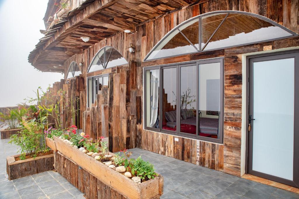 COMBO VÉ XE VÀ PHÒNG MƯỜNG HOA RIVERSIDE HOMESTAY SAPA