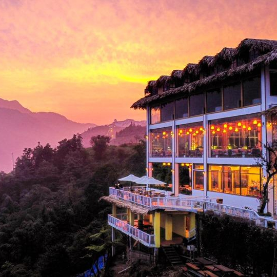 HOÀ VÀO BIỂN MÂY CÙNG VIETTRECKING HOME SAPA