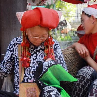 LÀNG THỔ CẨM TẢ PHÌN