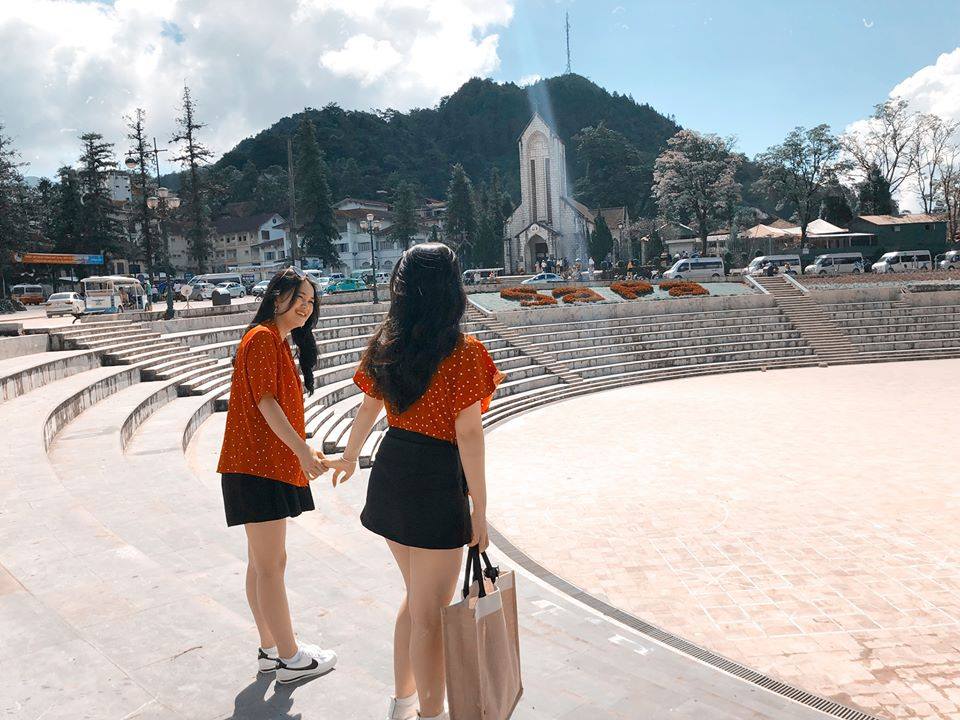 lịch trình du lịch Sapa 3 ngày 2 đêm check in tại quảng trường và nhà thờ